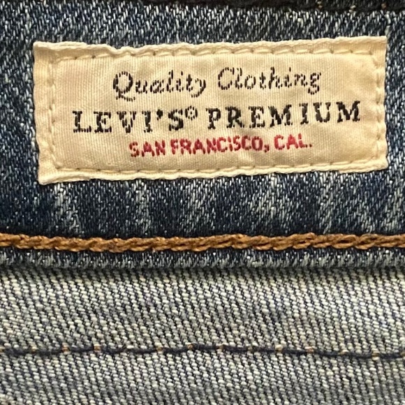 Women’s Levi’s 501 Light Blue Ripped Jeans - Picture 2 of 4